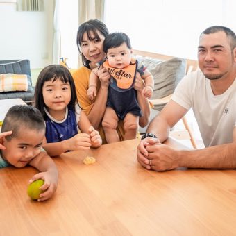 ストレスフリーで納得の住み心地<br> 緑の庭と連動した爽快な無添加ライフ アイチャッチ