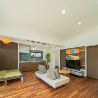 大人モダンなリビングでくつろげる家 アイチャッチ