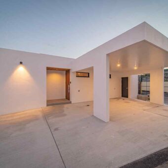 愛車とお庭時間を愉しむ、こだわりの平屋 アイチャッチ