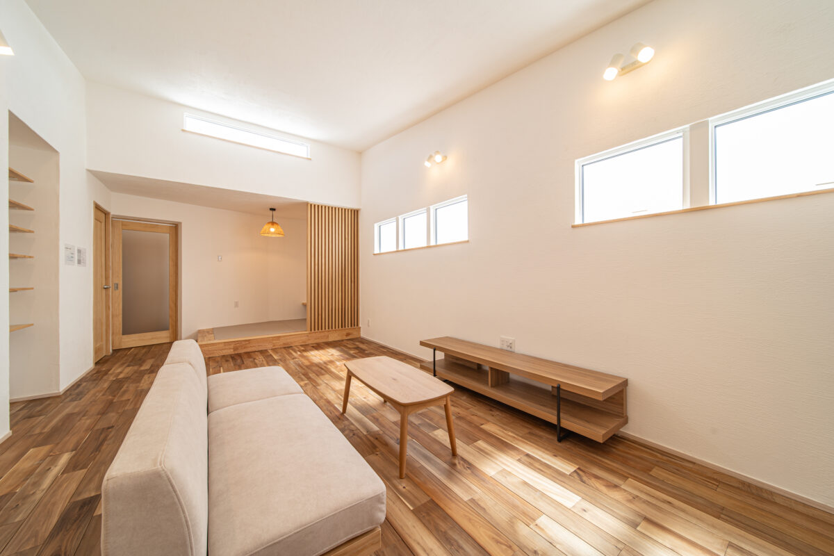 ムダなく、広く、心地よく。家族時間を楽しむ“縦長設計”の平屋 アイチャッチ